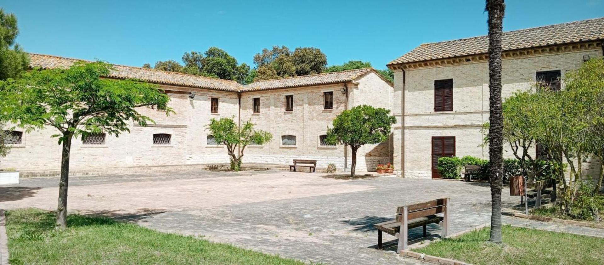 Casa Famiglia Di Nazareth Hotel Loreto Ngoại thất bức ảnh