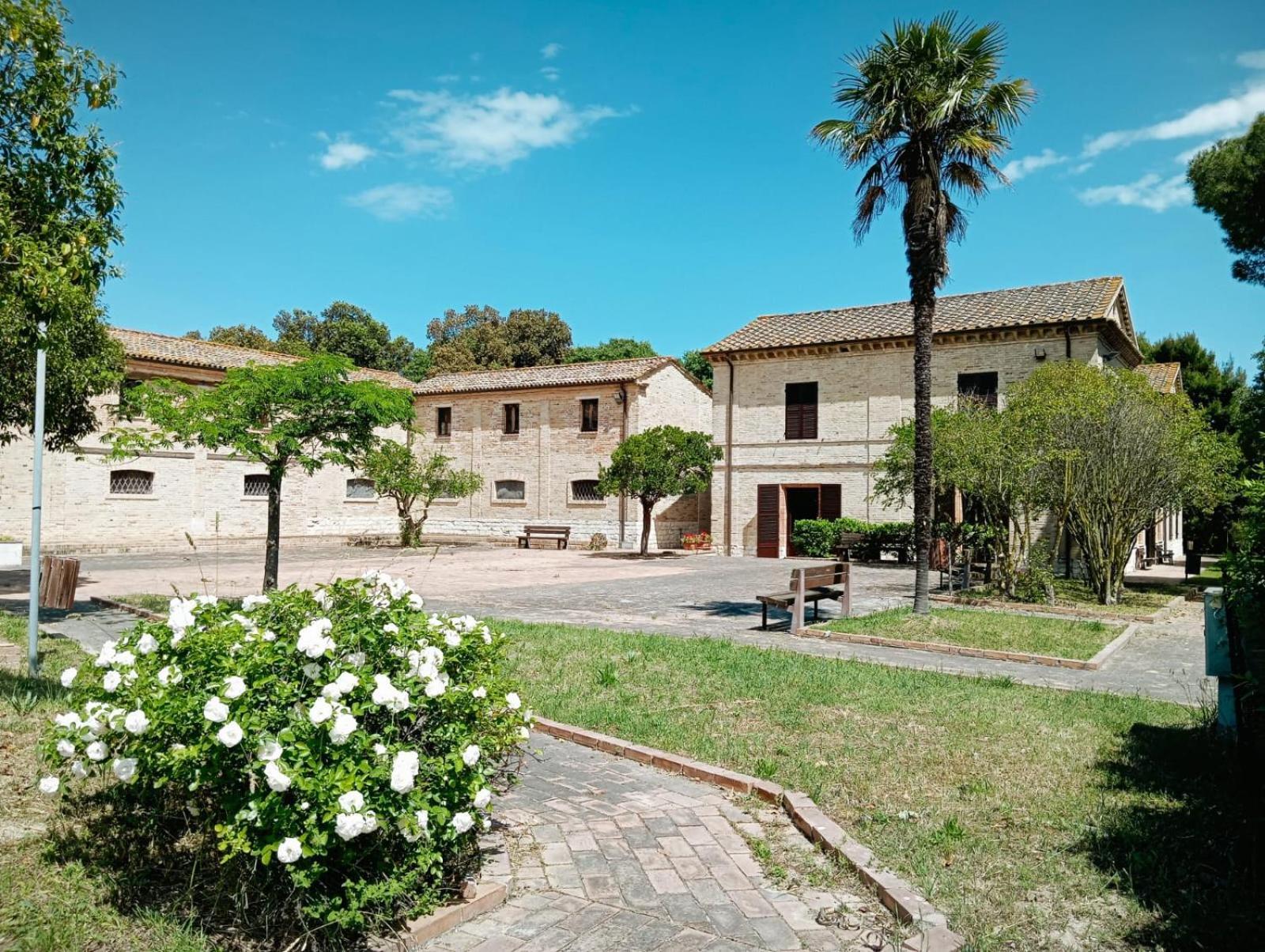 Casa Famiglia Di Nazareth Hotel Loreto Ngoại thất bức ảnh