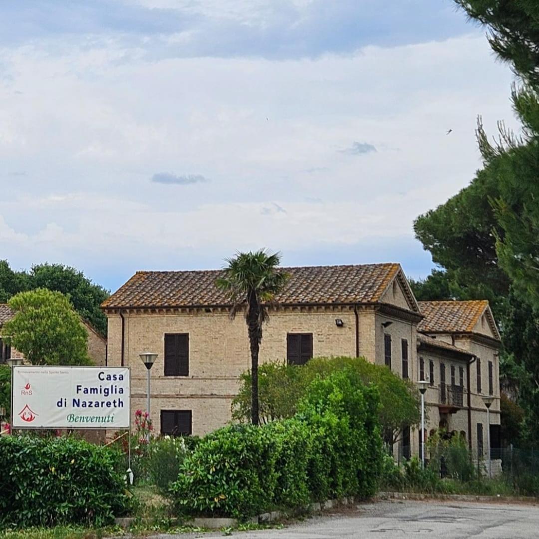 Casa Famiglia Di Nazareth Hotel Loreto Ngoại thất bức ảnh